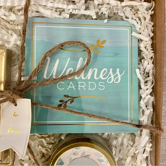New Eccolo Wellness Gift Set With Card Set, Frame, Island Breeze Scented Candle. - Picture 9 of 13
